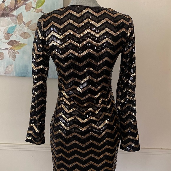 DIVIDED H&M 🖤BLACK & GOLD💛 LONG SLEEVES PECIAL OCCASIONS SEQUINS DRESS SIZE 8 - Picture 6 of 12